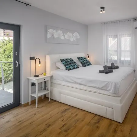 Indie By Guide Villa