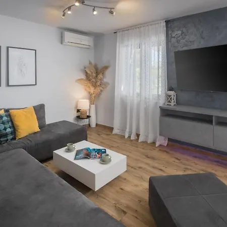 Indie By Guide Villa *